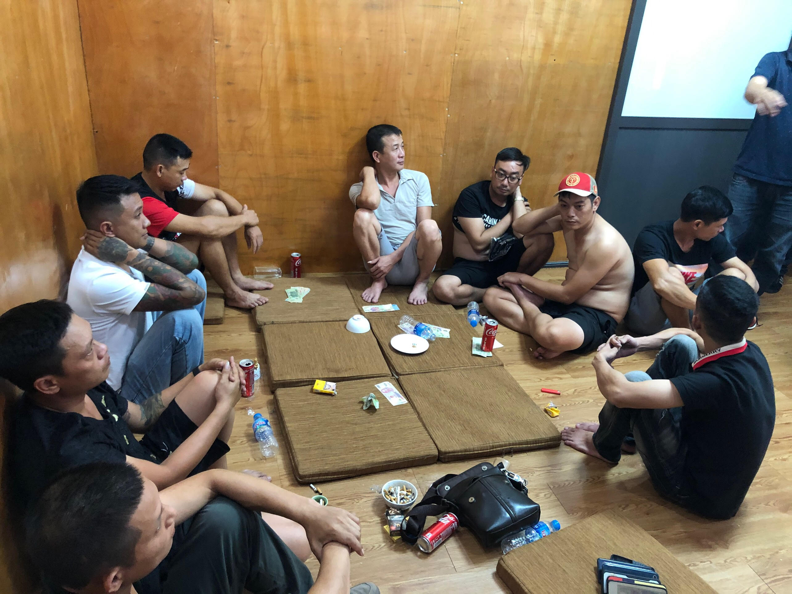 Công an phường Hải Sơn: Bắt quả tang 9 đối tượng đánh bạc